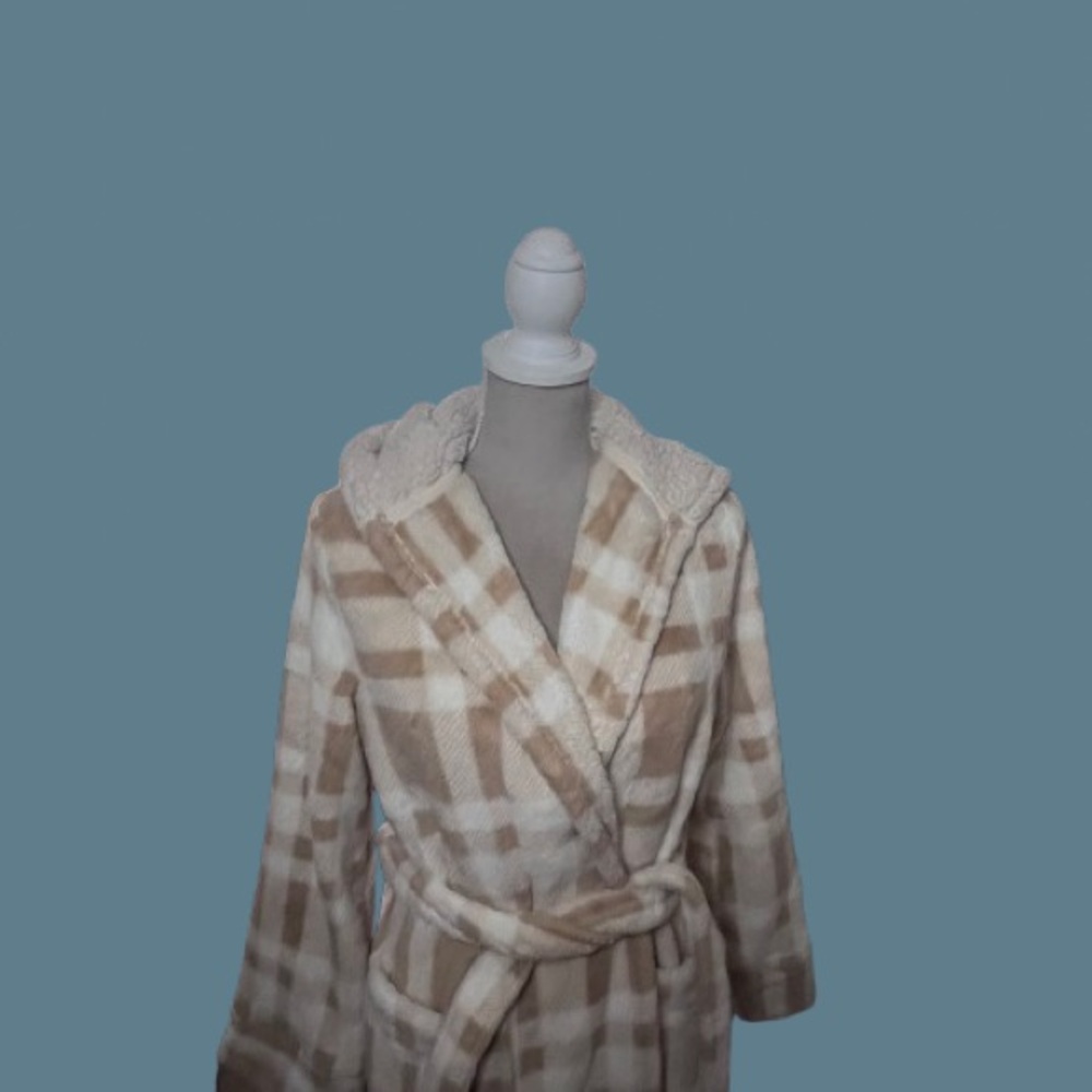 L.L. Bean “Wicked Plush” Hooded Robe - Picture 4 of 9